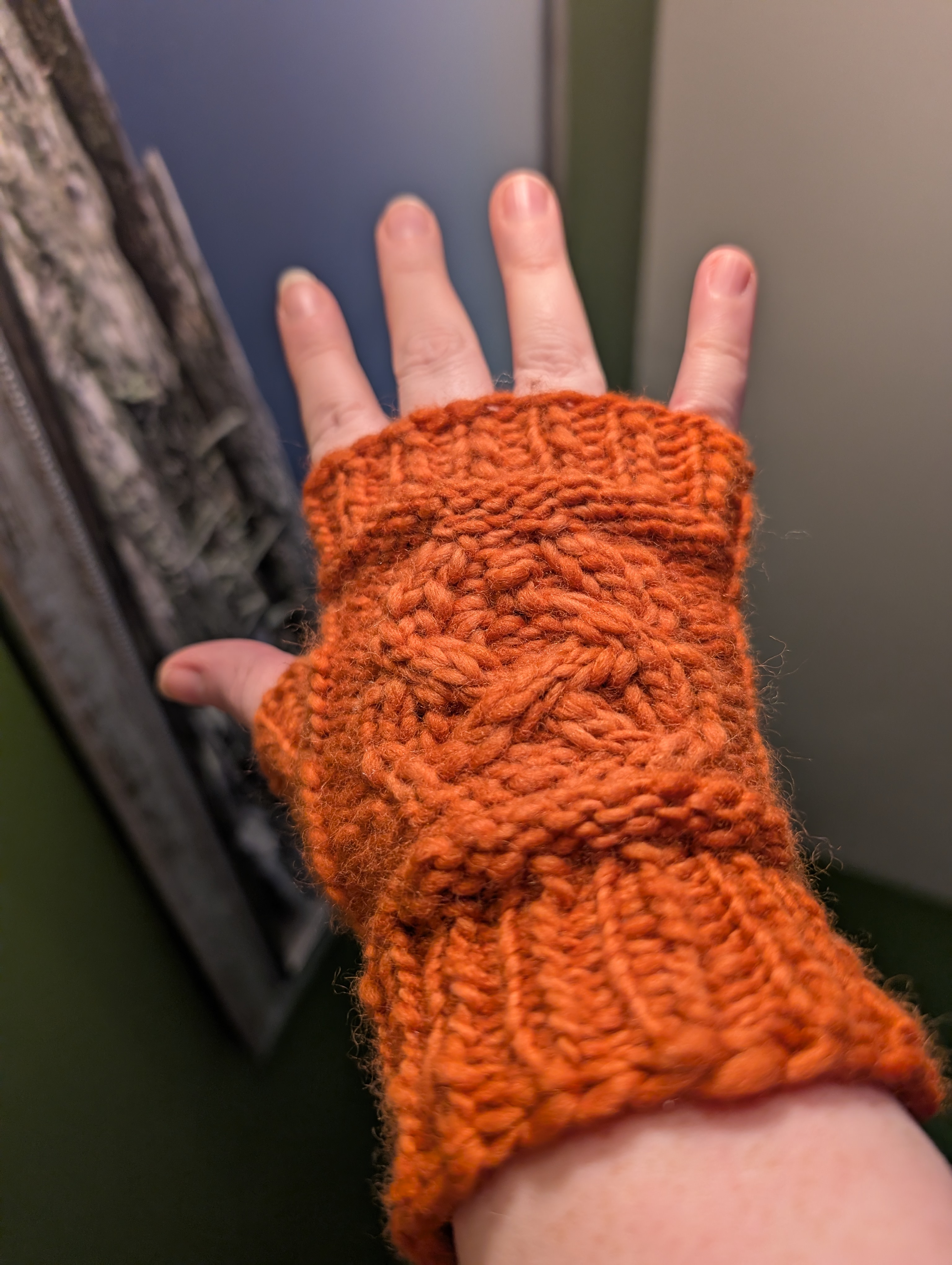 Elwood fingerless mitts, small