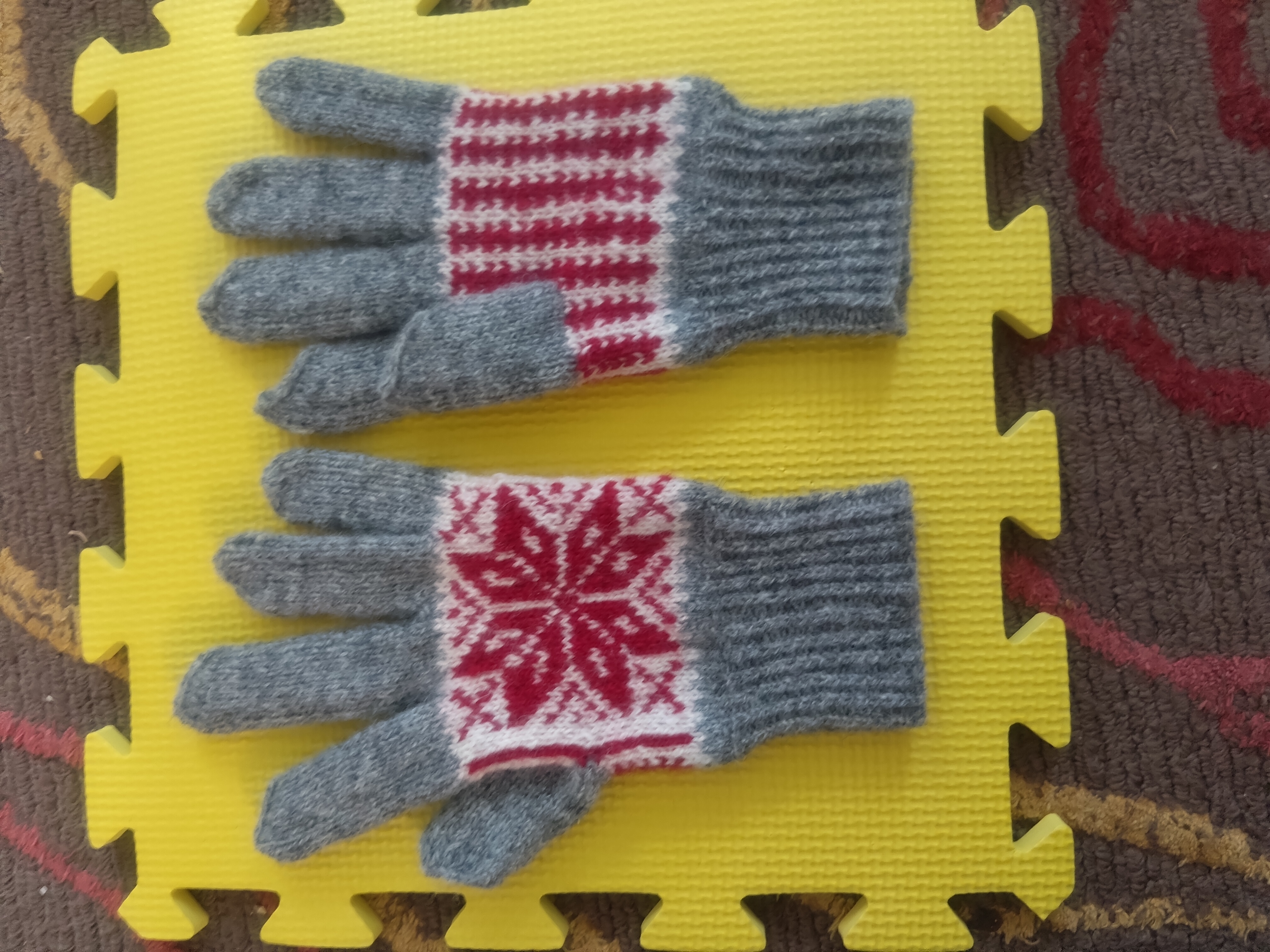 Maggie's Gloves